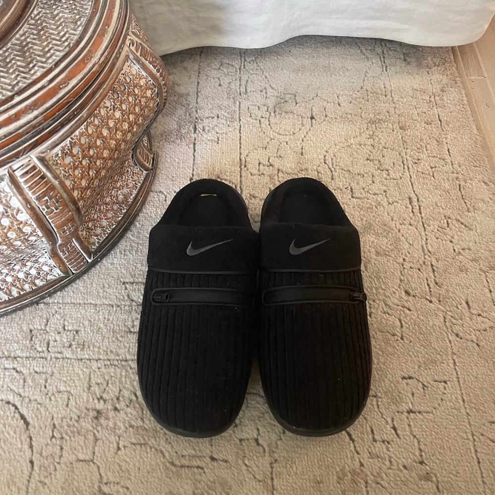 NIKE Burrow slippers sz 10